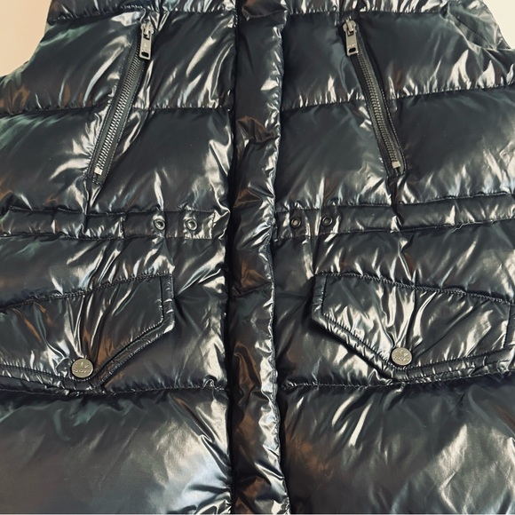 Orolay-90% down shiny black hooded ski vest with 4 front outer pockets.Size M - Picture 9 of 16